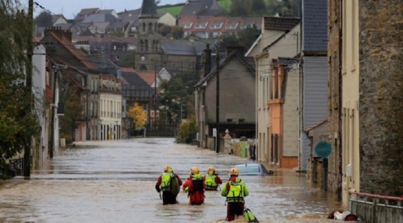 Mais de cem pessoas retiradas de casa em França devido a inundações e uma desaparecida