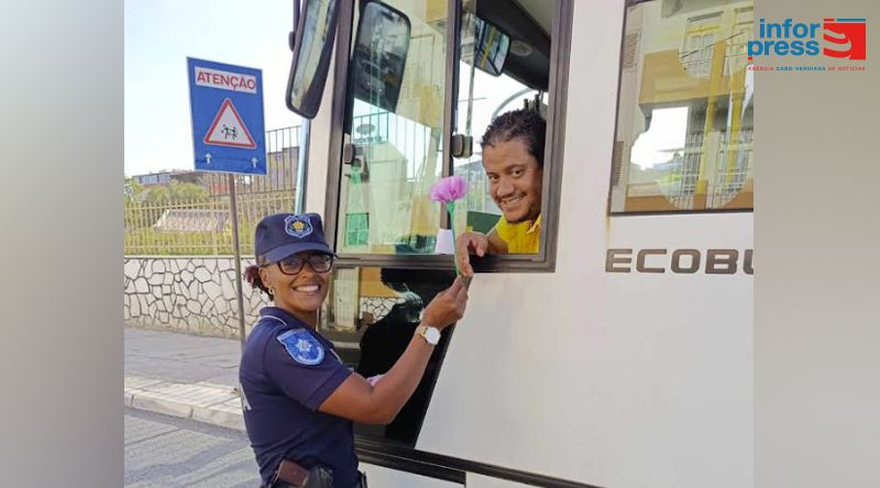 Mulheres da PN realizam operação de policiamento com mensagens de sensibilização contra a violência