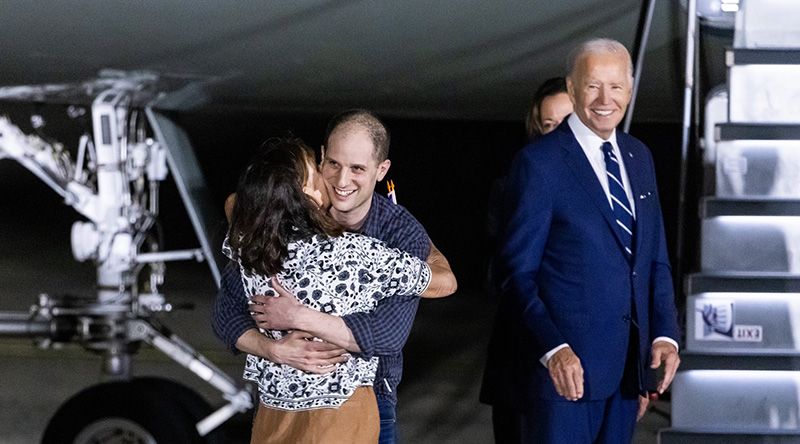 Chegam aos Estados Unidos prisioneiros libertados no âmbito de troca com Rússia