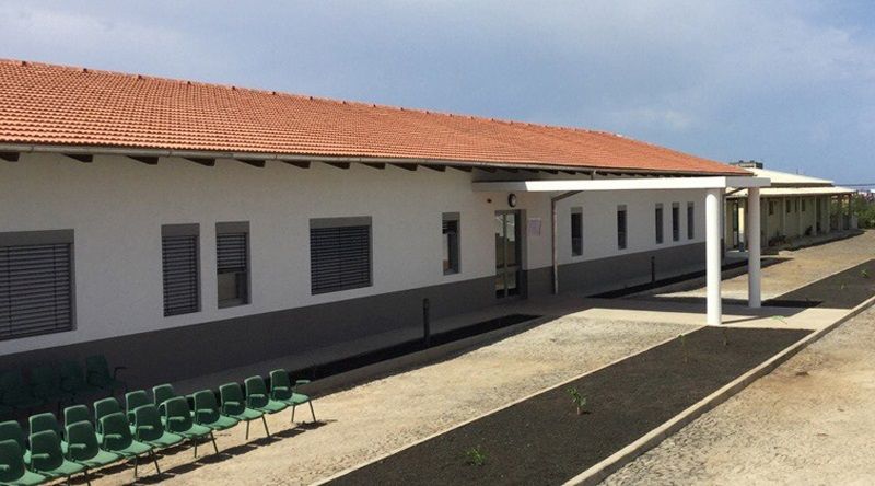 Fogo: Atraso na transferência de paciente deve-se a déficit de comunicação – director clínico