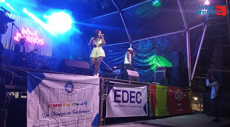 Porto Novo: Milhares de pessoas vibraram com actuações no primeiro dia do festival de música da praia de Curraletes