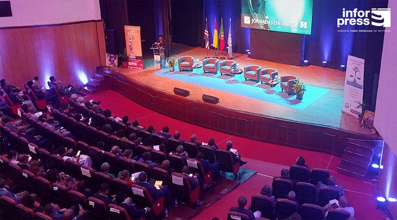 Maior eficiência da Justiça exige diálogo permanente e abertura à sociedade civil – ministra