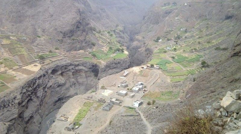 Porto Novo/Chã de Branquinho: Estrada de acesso ainda por concluir já facilita a vida dos agricultores