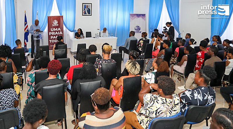 Beneficiários da Acção Social da CMP munidos de ferramentas para gestão de pequenos negócios