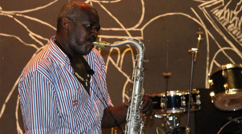 Familiares e amigos lamentam morte do saxofonista Totinho