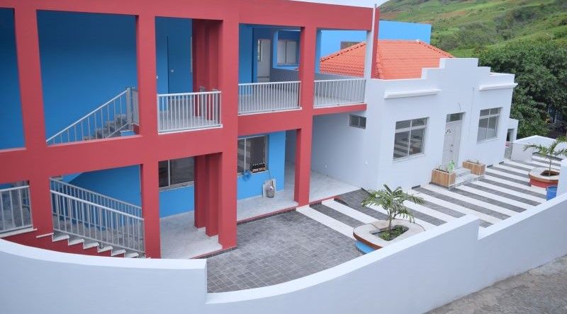 Mosteiros: Escola básica de Ribeira do Ilhéu vai ter sistema próprio de energia solar