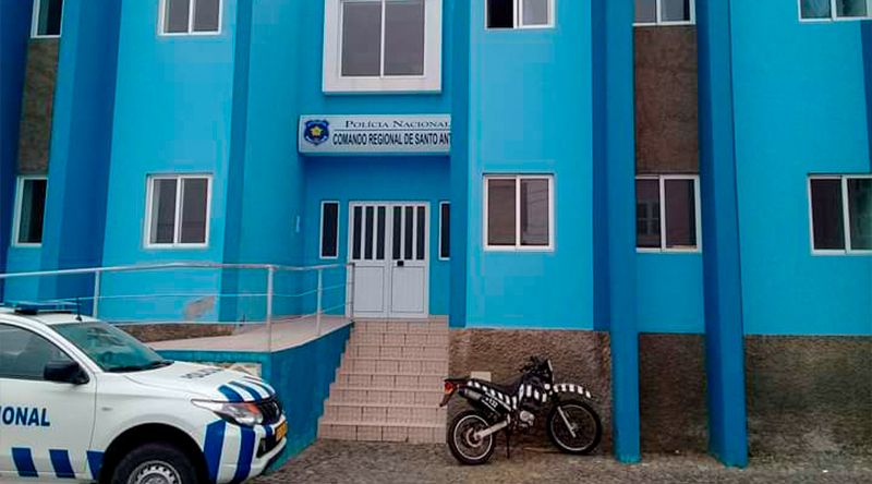 Ribeira Grande: Furtos em três estabelecimentos ultrapassam os 600 contos - Comandante