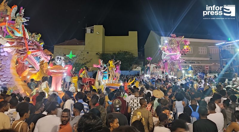 Carnaval/São Nicolau: Último dia dos desfiles marcado pela confraternização entre grupos e público