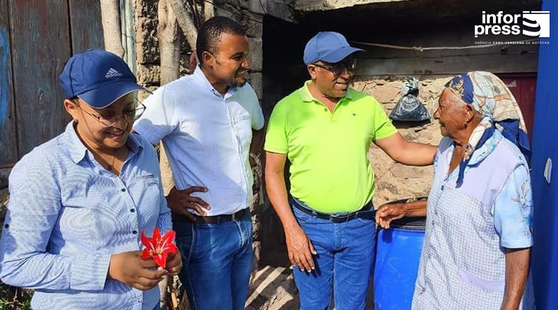 Santo Antão/Planalto Leste: Autarquia entrega a dez famílias casas de banho construídas no âmbito do projecto de água e saneamento