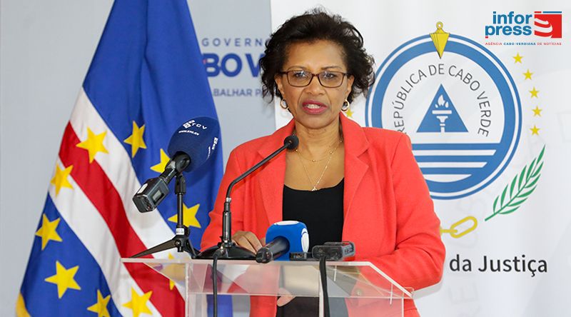 Ministra da Justiça preside fórum de socialização do anteprojecto do código de processo administrativo de Cabo Verde