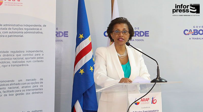 Ministra da Justiça defende revisão do Código de Contratação Pública 