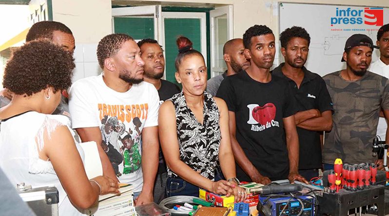 Porto Novo: Autarquia atribui anualmente subsídios a 20 estudantes do ensino superior