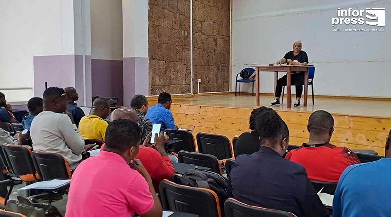 Santa Catarina: Sindprof considera que propostas do PCFR e do novo estatuto do pessoal docente continuam a não servir a classe (c/áudio)