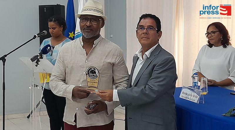Câmara Municipal do Sal reconhece cidadãos que se destacaram nos domínios da cultura e do turismo