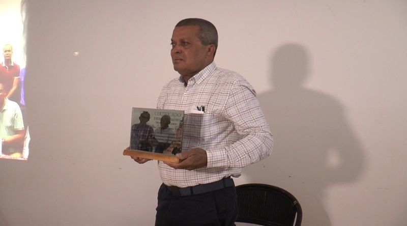 Ilha do Sal: Profissionais de telecomunicações aeronáutica da ASA homenageiam colega a caminho da reforma após 44 anos de serviço