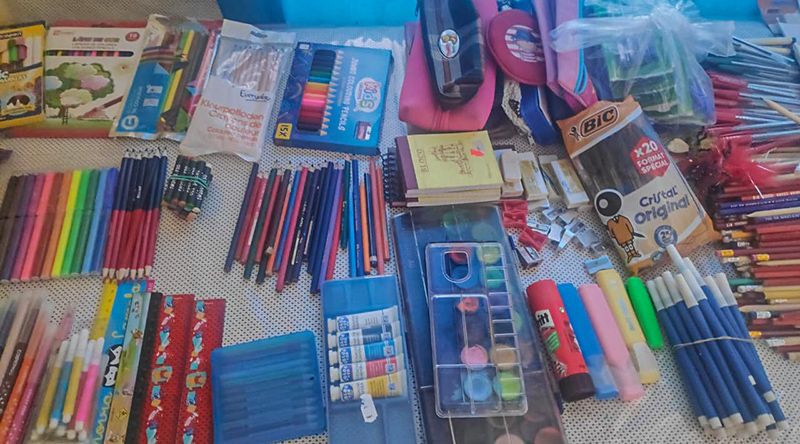 São Vicente: Organização Turn On Success doa materiais escolares a OMCV para distribuir para crianças carenciadas