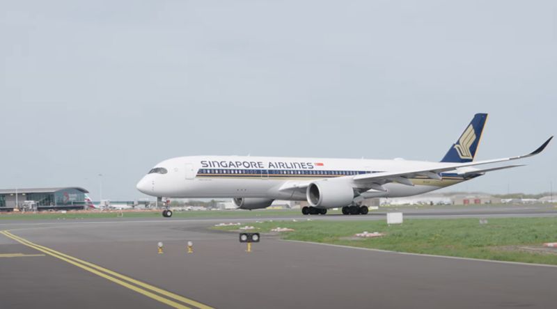 Um morto e vários feridos num voo da Singapore Airlines devido a turbulência