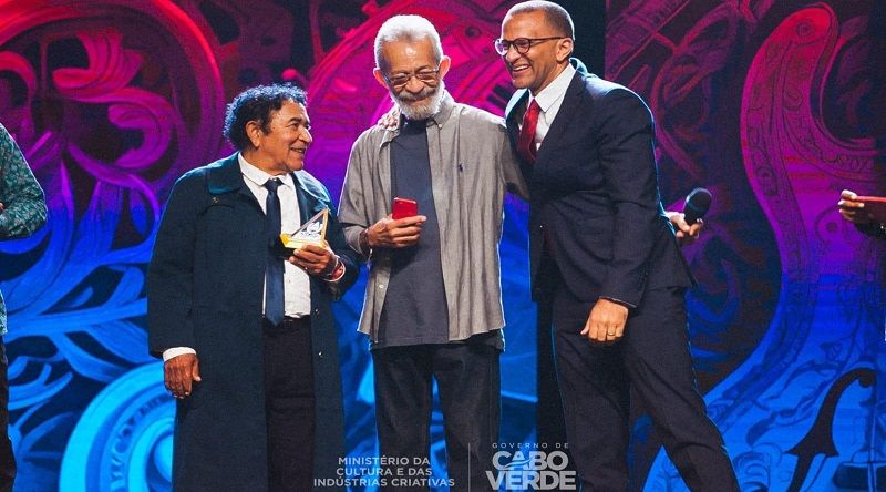 Ministro da Cultura lamenta o falecimento de Xindo do grupo "Os Tubarões"