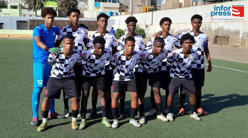 Futebol/Sub-17: Batuque goleia EFIZ (4-0) vence Grupo A e vai enfrentar Escola Vitória (Maio) nas meias-finais