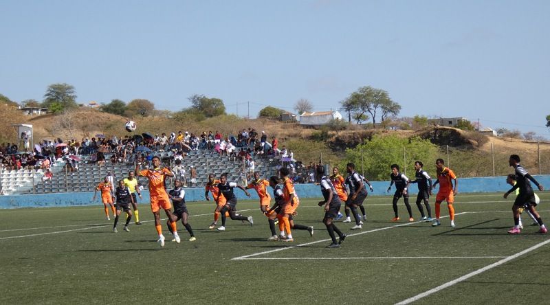 Futebol/Campeonato CV: Académica surpreendida em “casa” pelo Académico e sofre primeira derrota no nacional