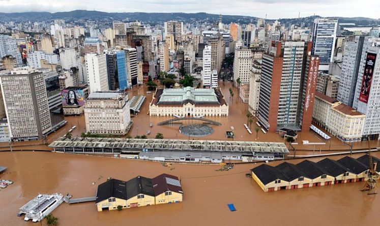 Número de mortes causadas pelas inundações no Brasil sobe para 144