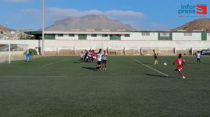 Futebol/Sub-17: EFIZ e Batuque protagonizam goleadas na jornada inaugural do Grupo A