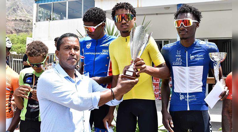 Ciclismo/Ribeira Grande: Ruben Júnior vence corrida das festas de Santa Cruz