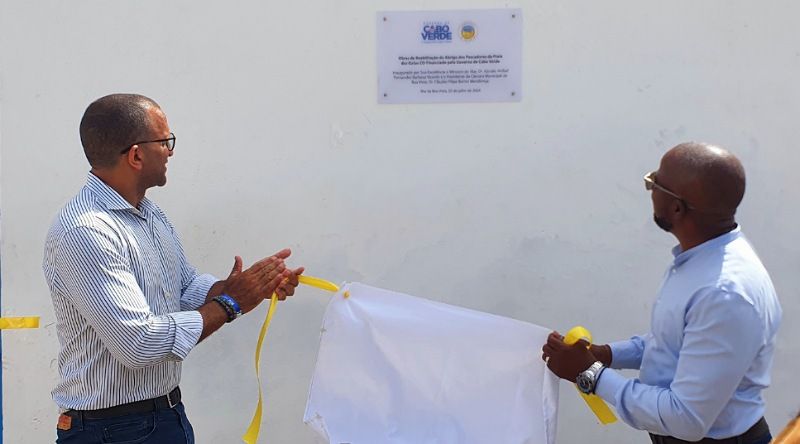 Boa Vista: Abraão Vicente entrega abrigo de pescadores de Derrubado e Praia das Gatas