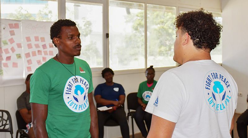 São Vicente: Organização Luta pela Paz realiza formação Campeões na Vida para treinadores de desporto