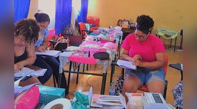 São Nicolau: Jovens concluem formação em estética, depilação, maquiagem profissional e manicure/pedicure