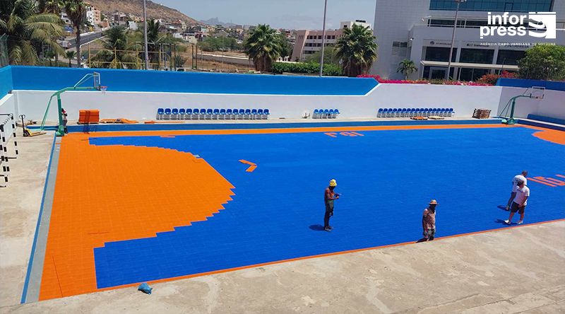 Praia: Recinto externo do Gimno Desportivo Vavá Duarte recebe placas modulares     