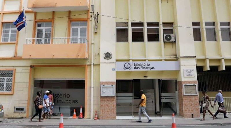 Défice público cai para 0,03% e dívida pública para 107,9% no primeiro trimestre de 2024