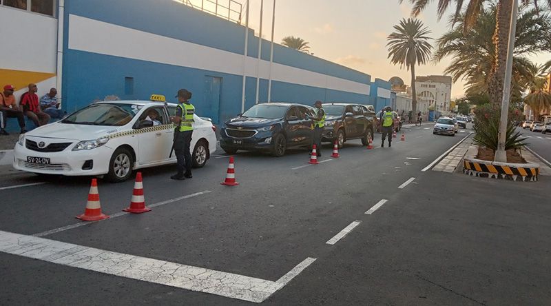 São Vicente: PN apreende 14 veículos em operação Stop do Plano Verão em Segurança
