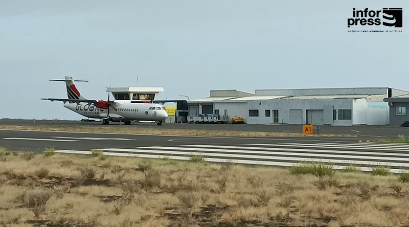 Fogo: ATR ao serviço dos TACV imobilizado há mais de 24 horas na placa de estacionamento do aeródromo de São Filipe