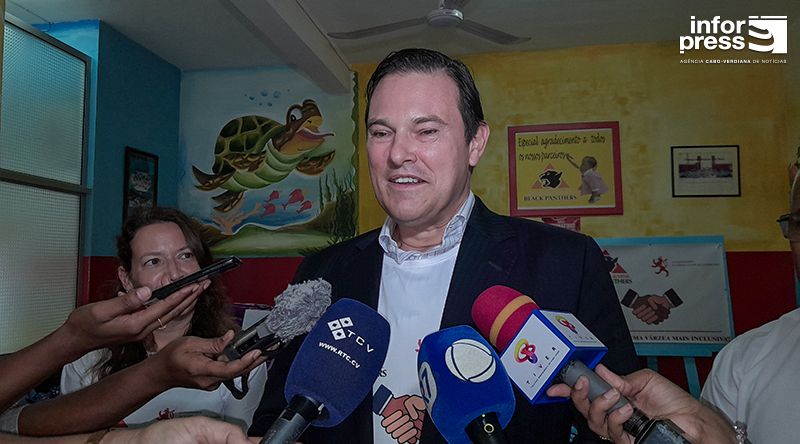 Mais de 400 estudantes beneficiados com kits escolares doados por Luxemburgo