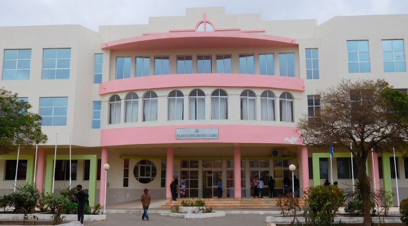 Grupo de 16 jovens indiciado da prática de crimes apresentado ao Tribunal de Santa Catarina