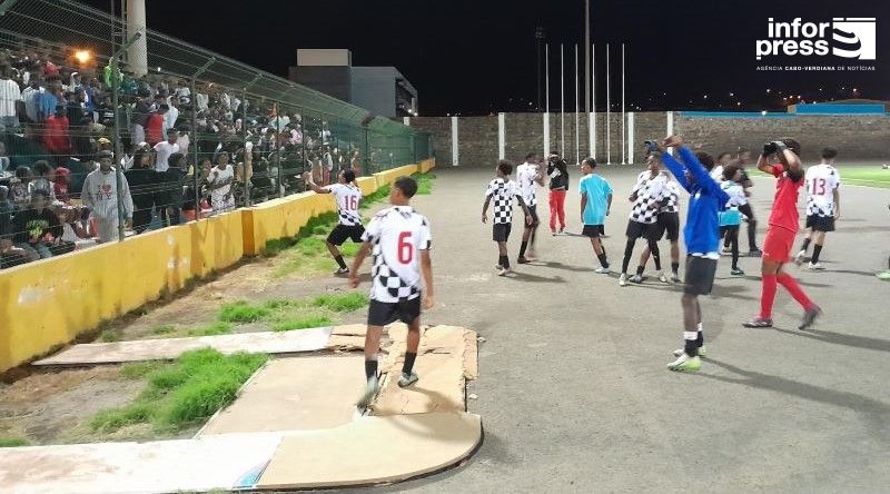 Futebol/São Vicente: Batuque vence Cantareira (2-0) e sagra-se campeão da ilha no escalão sub-17