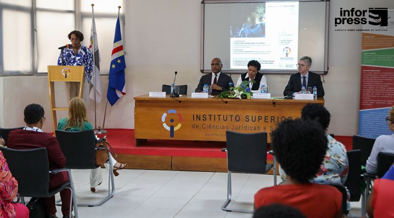 Profissionais que trabalham com casos de VBG capacitados em matéria de “Vitimação e Crime”