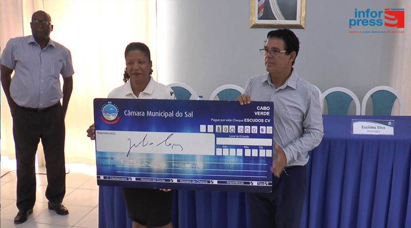 Ilha do Sal: Autarquia distingue e premeia equipas de Llana e Efiz pela conquista de campeonatos regionais