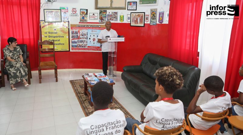 Adolescentes da Associação Black Panthers iniciam hoje uma formação de seis meses em língua francesa