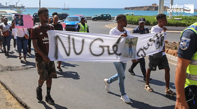 Praia: Familiares e amigos protestam contra peritagem do acidente que vitimou jovem Denilson Borges Varela