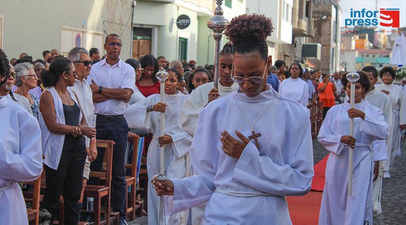São Vicente: Paróquia de Nossa Senhora da Luz inicia festa da padroeira com vigília de oração
