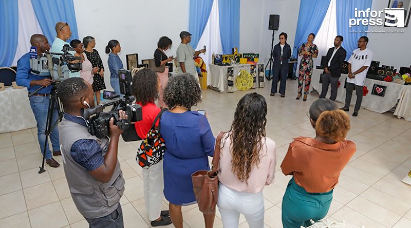 Arte de Corações: Dez mulheres colocam em exposição obras de arte para celebrar a criatividade e talento