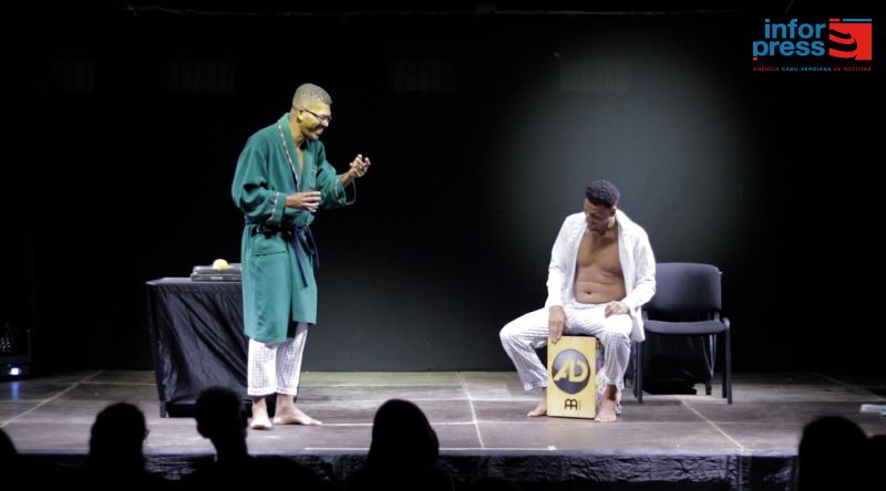 Ilha do Sal: Peça teatral “Dialogo de um Só” do grupo Dja d'Sal encerra 12º Festival de Teatro Sal EnCena