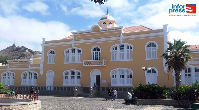 São Vicente: Finalistas do Liceu Gil Eanes de 1974 assinalam 50 anos deste marco com várias actividades