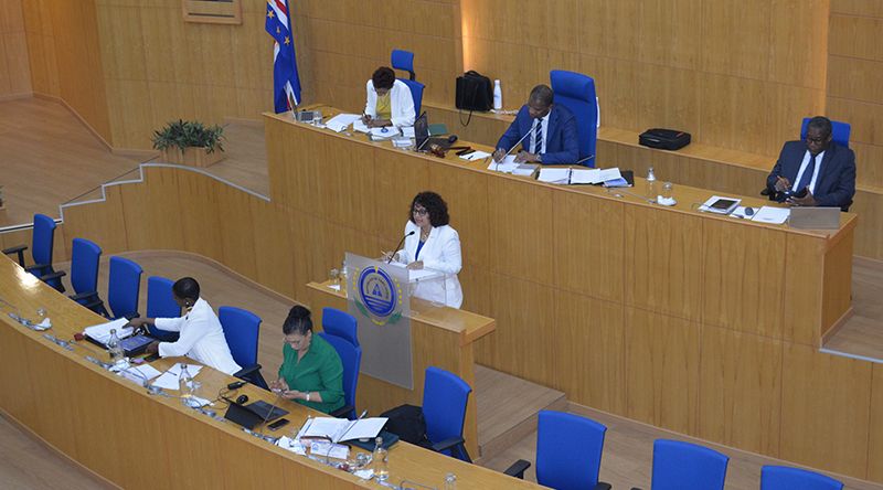 Parlamento: PAICV considera que a mulher continua a ser o rosto da pobreza em Cabo Verde