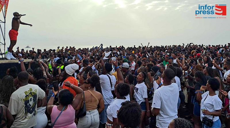 Santa Cruz: Artistas do primeiro dia da 30ª edição do Festival da Praia de Areia Grande “fizeram valer a noite”