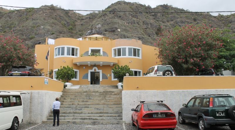 Fogo: Mosteiros formaliza cooperação descentralizada com o município espanhol de Alzira