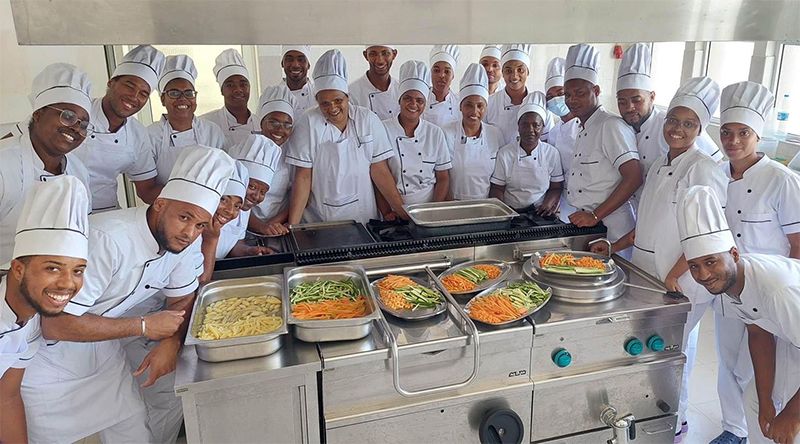 Primeiros formandos da Escola de Hotelaria e Turismo em São Vicente já estão todos empregados – EHTCV