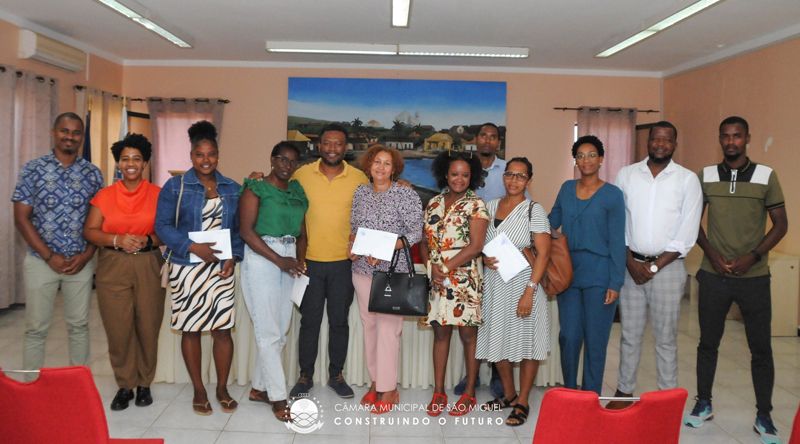 Câmara de São Miguel entrega incentivo de Carnaval aos grupos oficiais, escolas e jardins infantis